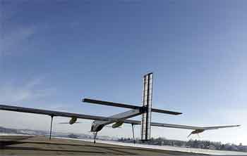 Первый полёт самолёта на солнечных батареях